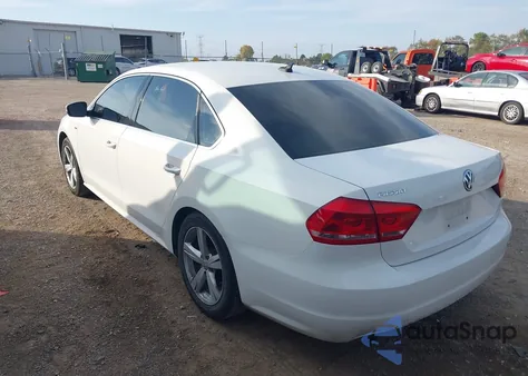 2015 Volkswagen Passat 1.8T Limited Edition из США, поврежденный, VIN 1VWAS7A39FC111067